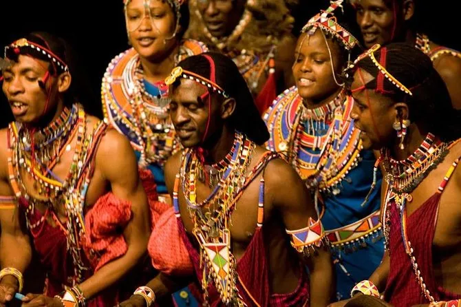 Bomas of Kenya Tour — Giraffe, Elephant & Culture Full Day